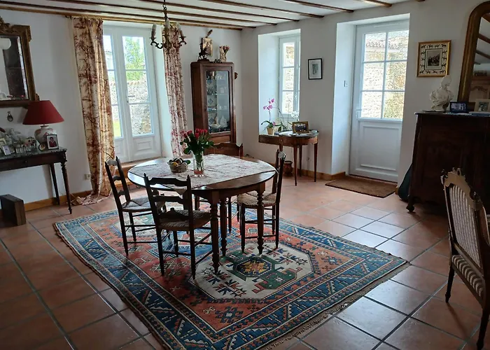 Alojamento de Acomodação e Pequeno-almoço D'hôtes De La Barbinière Chantonnay